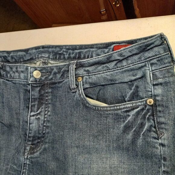 Seven7 Permium Embroidered Back Pockets and Upper Leg Jean - Picture 2 of 12